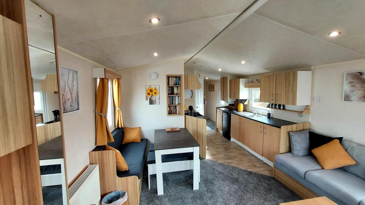 Fab 3 Bedroom Caravan Sleeps 8 Close To The Beach Kinmel Bay Esterno foto