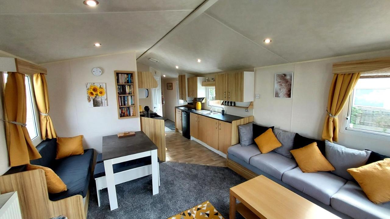 Fab 3 Bedroom Caravan Sleeps 8 Close To The Beach Kinmel Bay Esterno foto