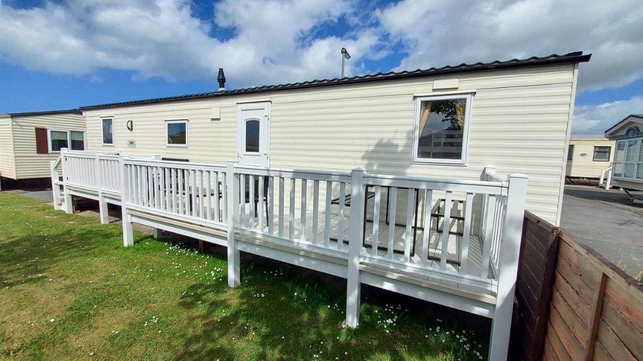 Fab 3 Bedroom Caravan Sleeps 8 Close To The Beach Kinmel Bay Esterno foto