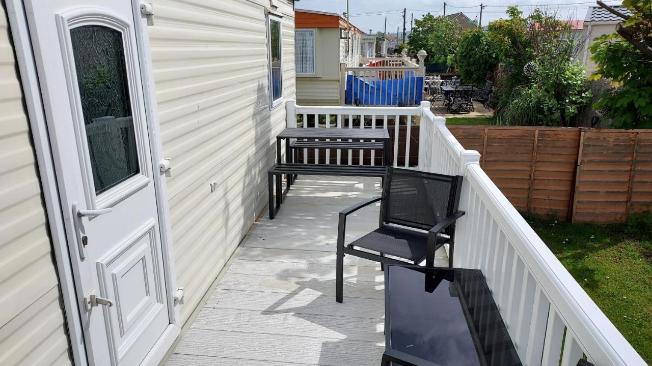 Fab 3 Bedroom Caravan Sleeps 8 Close To The Beach Kinmel Bay Esterno foto