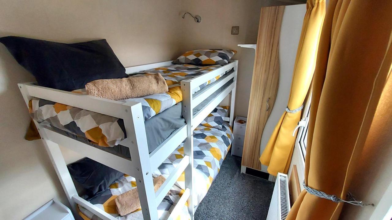 Fab 3 Bedroom Caravan Sleeps 8 Close To The Beach Kinmel Bay Esterno foto