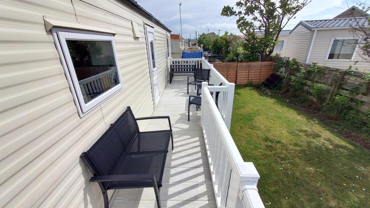 Fab 3 Bedroom Caravan Sleeps 8 Close To The Beach Kinmel Bay Esterno foto