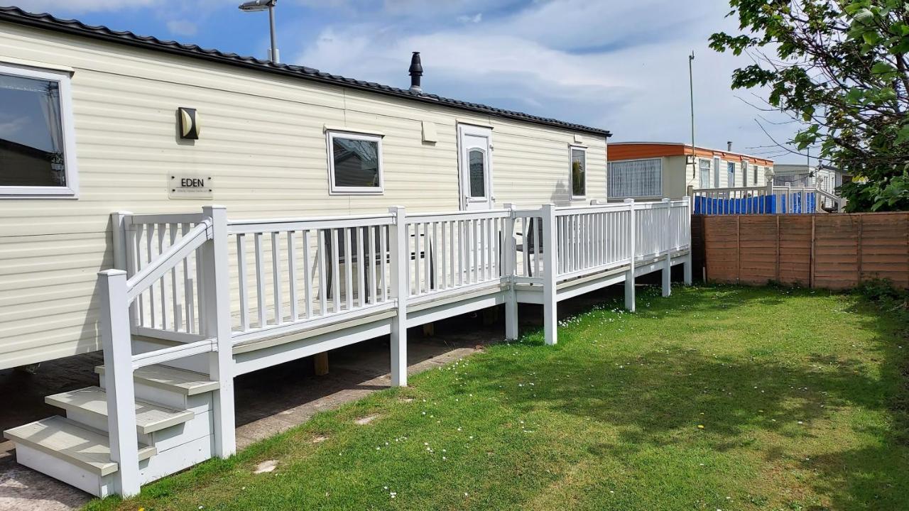 Fab 3 Bedroom Caravan Sleeps 8 Close To The Beach Kinmel Bay Esterno foto