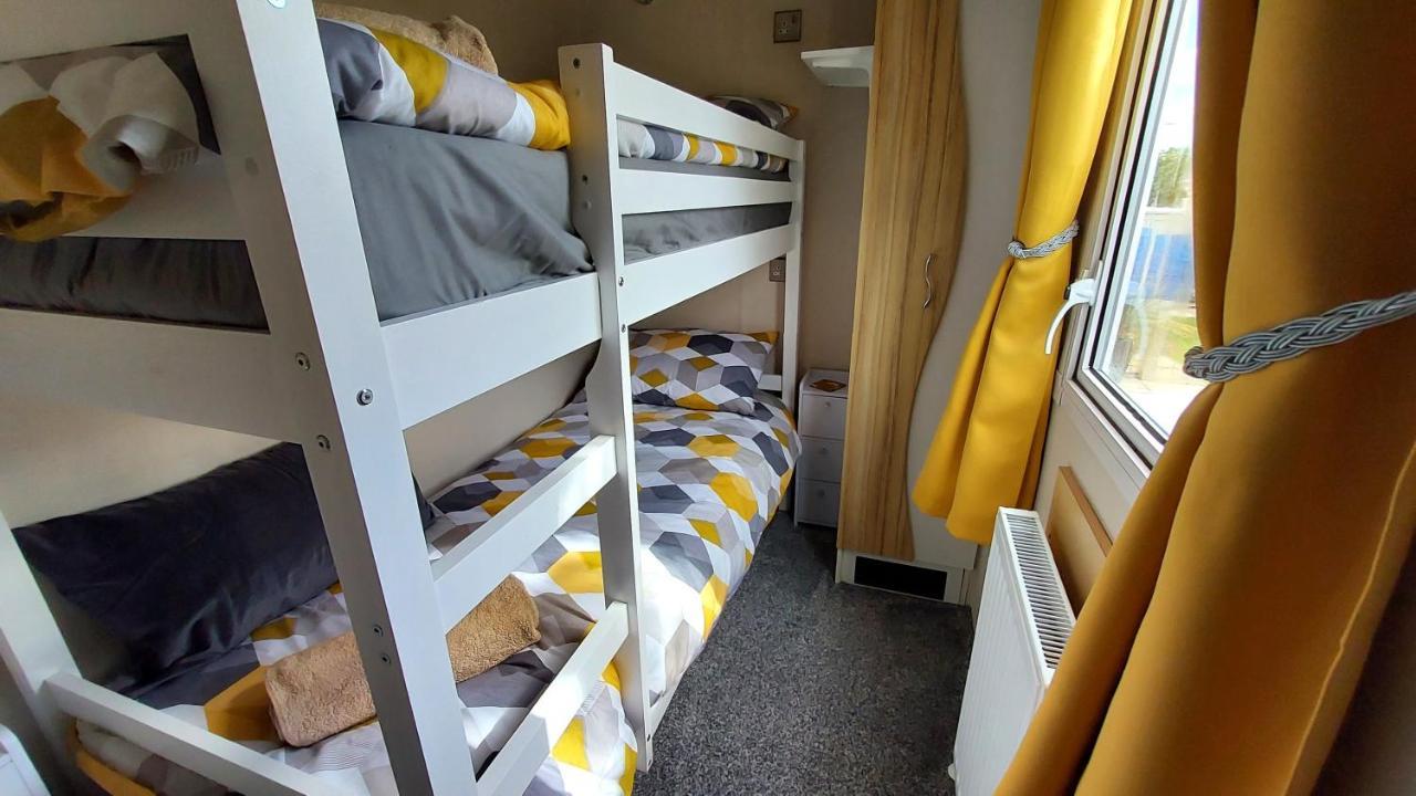 Fab 3 Bedroom Caravan Sleeps 8 Close To The Beach Kinmel Bay Esterno foto