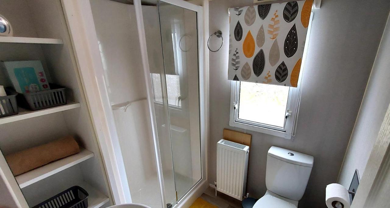 Fab 3 Bedroom Caravan Sleeps 8 Close To The Beach Kinmel Bay Esterno foto