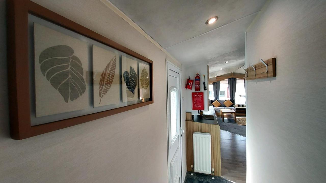 Fab 3 Bedroom Caravan Sleeps 8 Close To The Beach Kinmel Bay Esterno foto