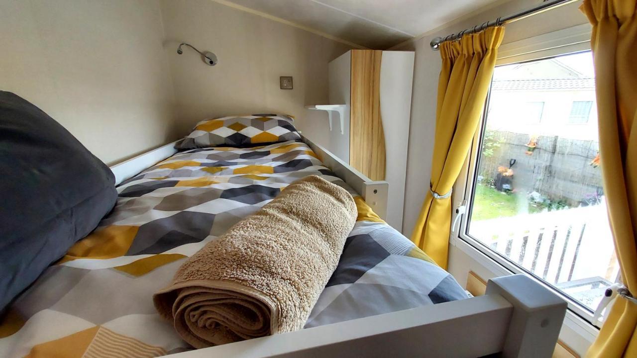 Fab 3 Bedroom Caravan Sleeps 8 Close To The Beach Kinmel Bay Esterno foto